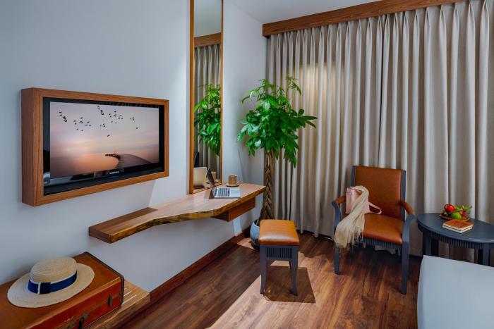 silverland min hotel