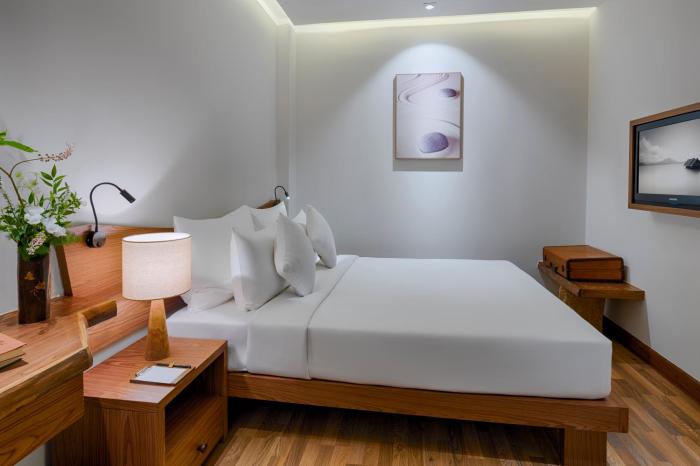 silverland min hotel