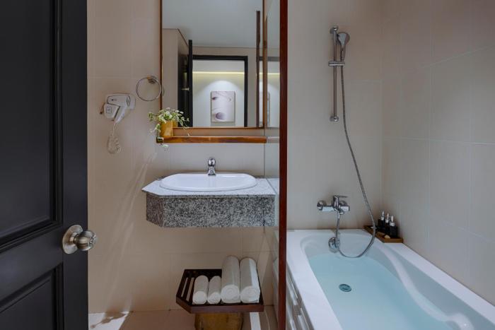 silverland min hotel