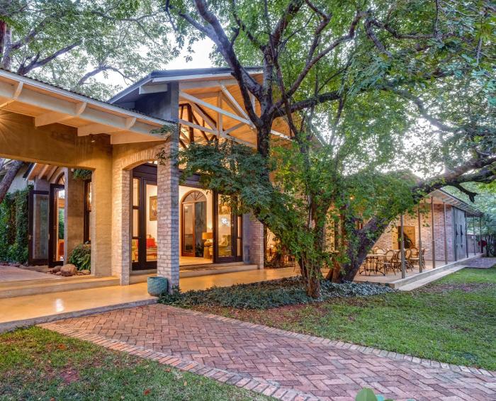 mbano manor hotel victoria falls by mantis