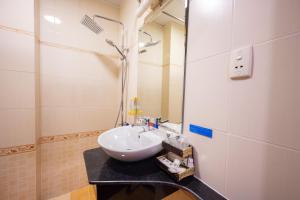 duc vuong saigon hotel bui vien