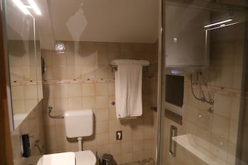 mk apartments nin