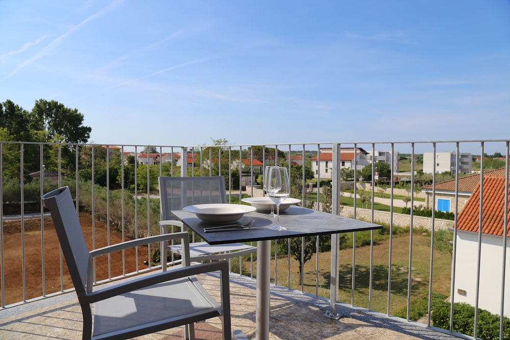 mk apartments nin