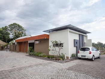 reddoorz plus near banyuwangi airport