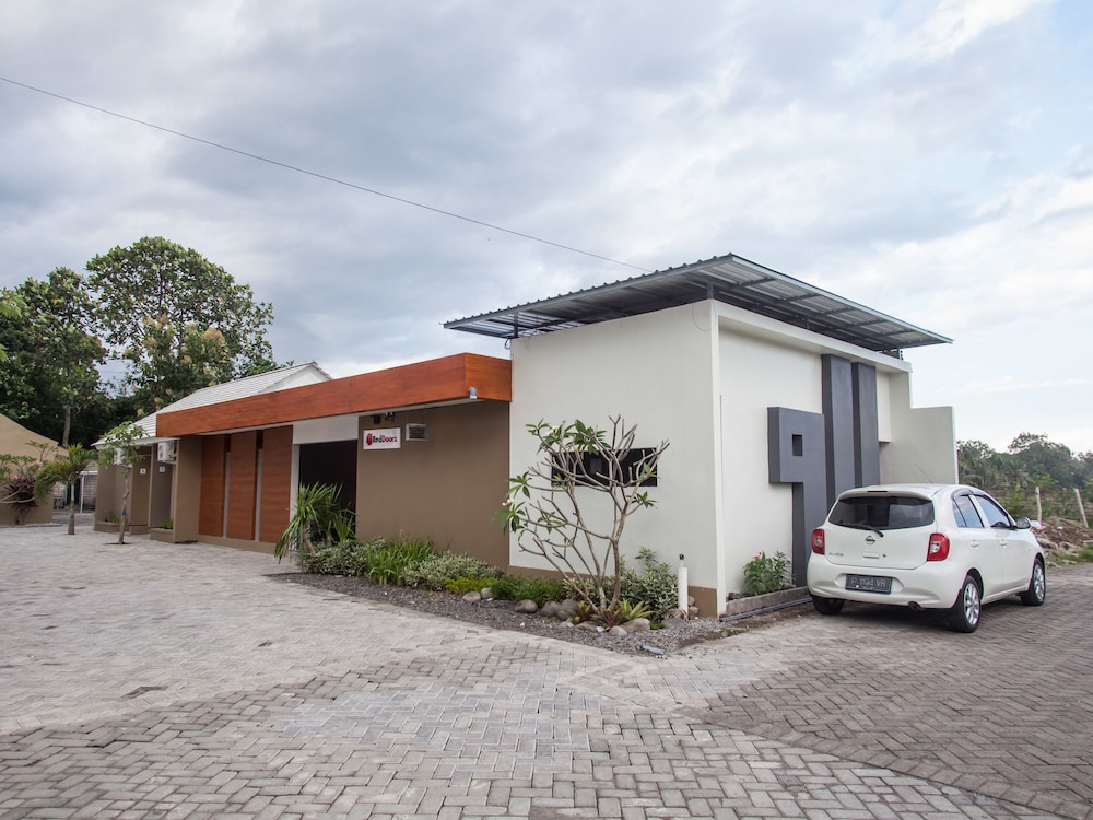 reddoorz plus near banyuwangi airport
