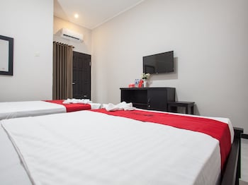 reddoorz plus near banyuwangi airport