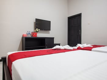 reddoorz plus near banyuwangi airport