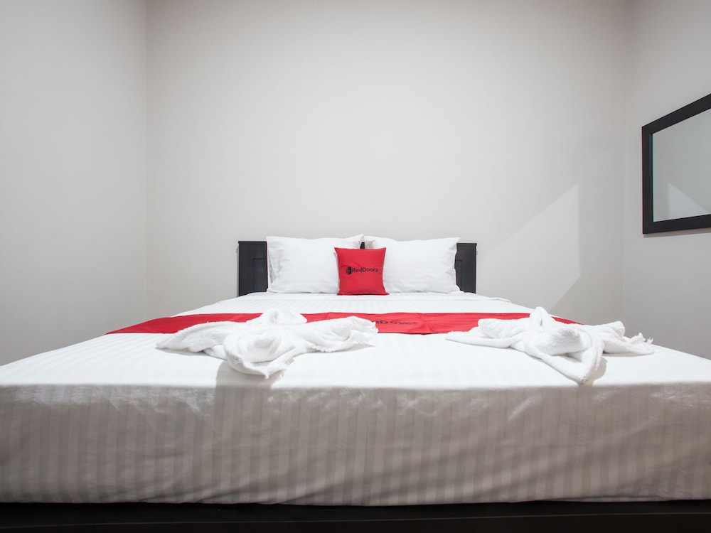 reddoorz plus near banyuwangi airport