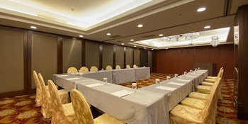 Monarch Plaza Hotel,Near Taoyuan Night Market,5 star