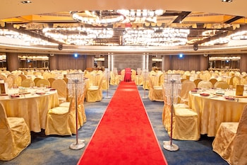 monarch plaza hotel