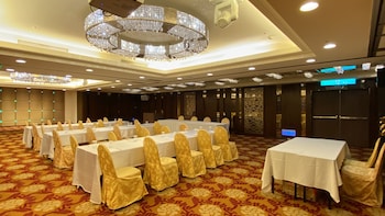 monarch plaza hotel
