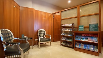 Monarch Plaza Hotel,Near Taoyuan Night Market,5 star