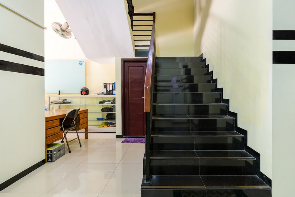 reddoorz syariah ketintang surabaya