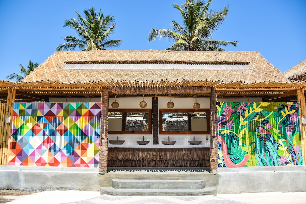 mad monkey gili trawangan hostel