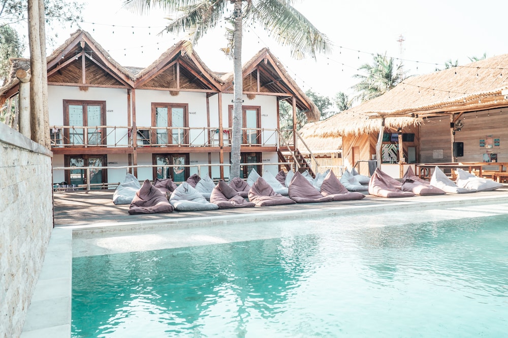 mad monkey gili trawangan hostel