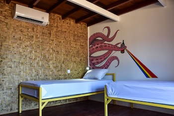 mad monkey gili trawangan hostel