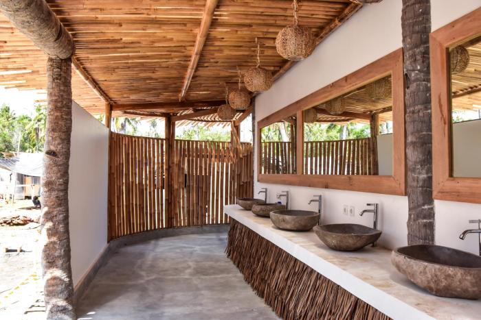 mad monkey gili trawangan hostel