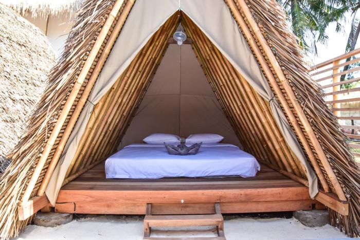 mad monkey gili trawangan hostel