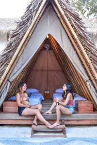mad monkey gili trawangan hostel