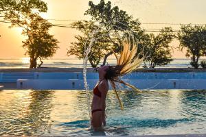 mad monkey gili trawangan hostel