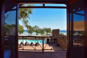 mad monkey gili trawangan hostel
