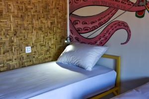 mad monkey gili trawangan hostel