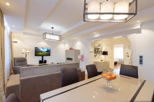 the queen luxury apartments villa giada