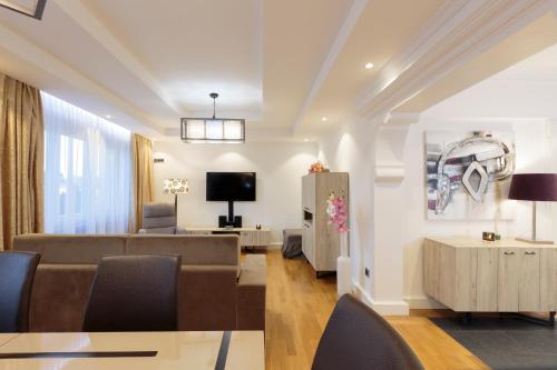 the queen luxury apartments villa giada