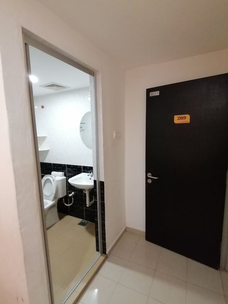 yellow mansion hotel melaka raya