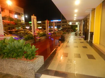 yellow mansion hotel melaka raya