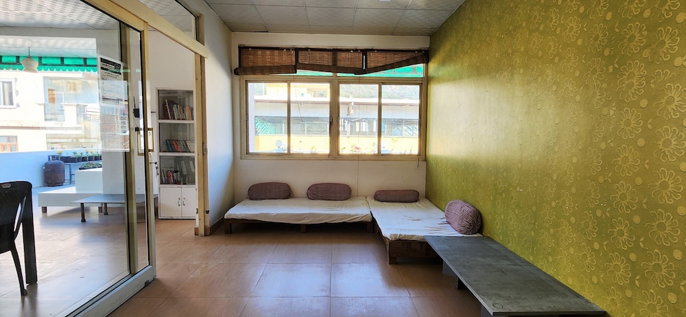 chakrah by hermitage