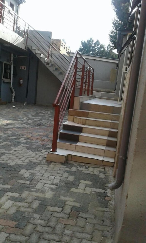 royal crown guesthouse