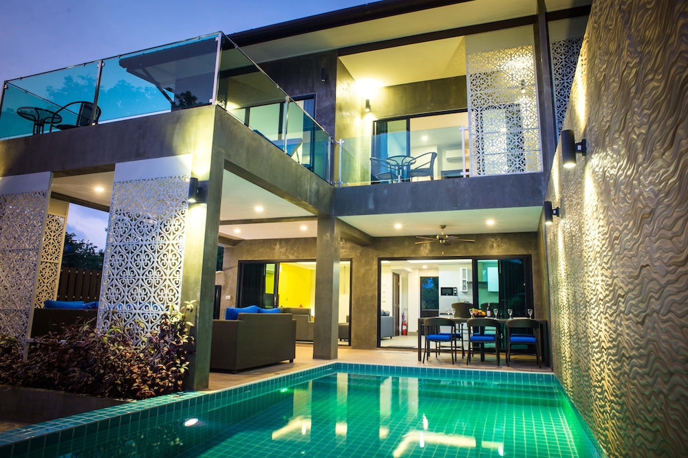 the pearl luxury pool villas