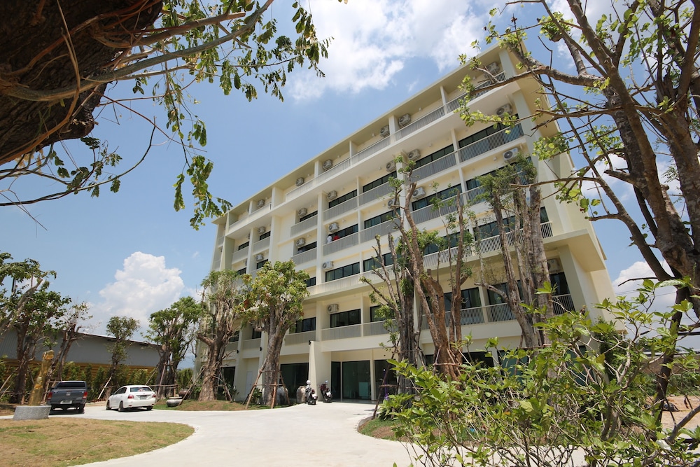 porestva hotel sriracha