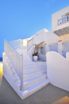petinos beach hotel