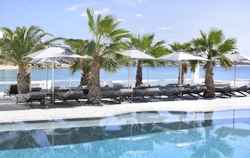 petinos beach hotel