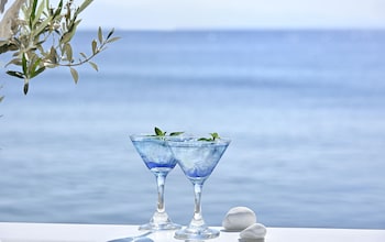 petinos beach hotel