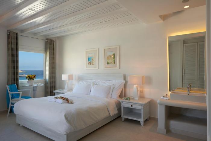 petinos beach hotel