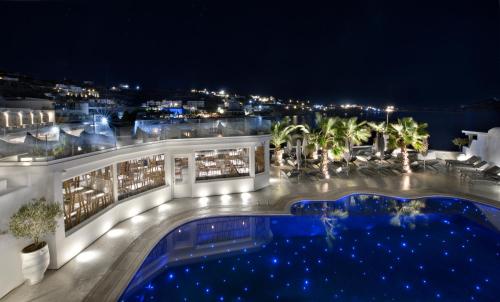 petinos beach hotel