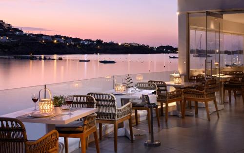 petinos beach hotel
