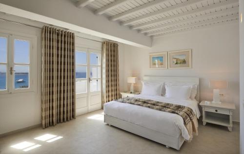 petinos beach hotel