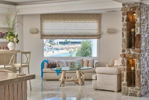 petinos beach hotel