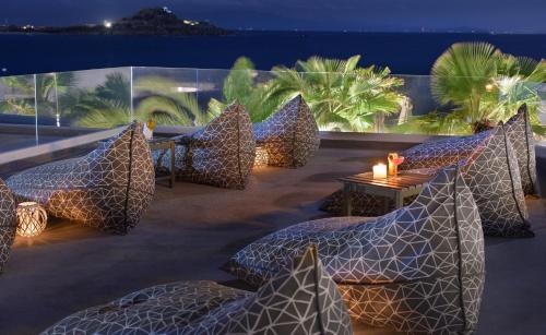 petinos beach hotel