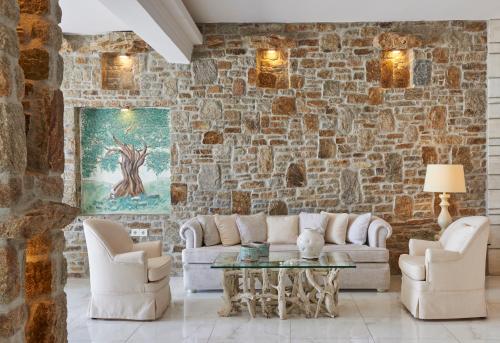 petinos beach hotel