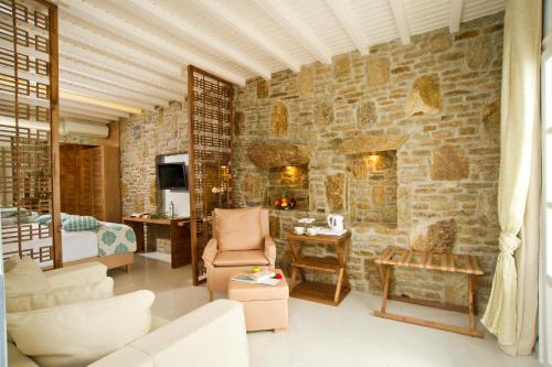 petinos beach hotel