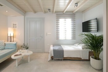 iria beach art hotel