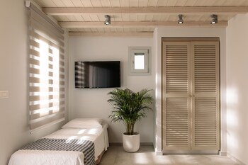 iria beach art hotel