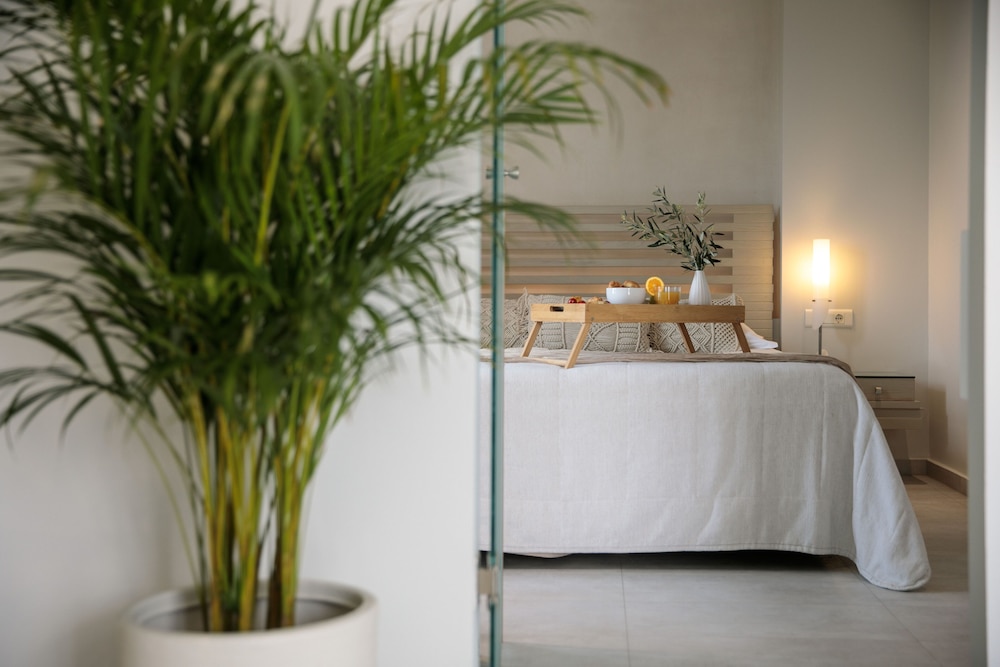iria beach art hotel