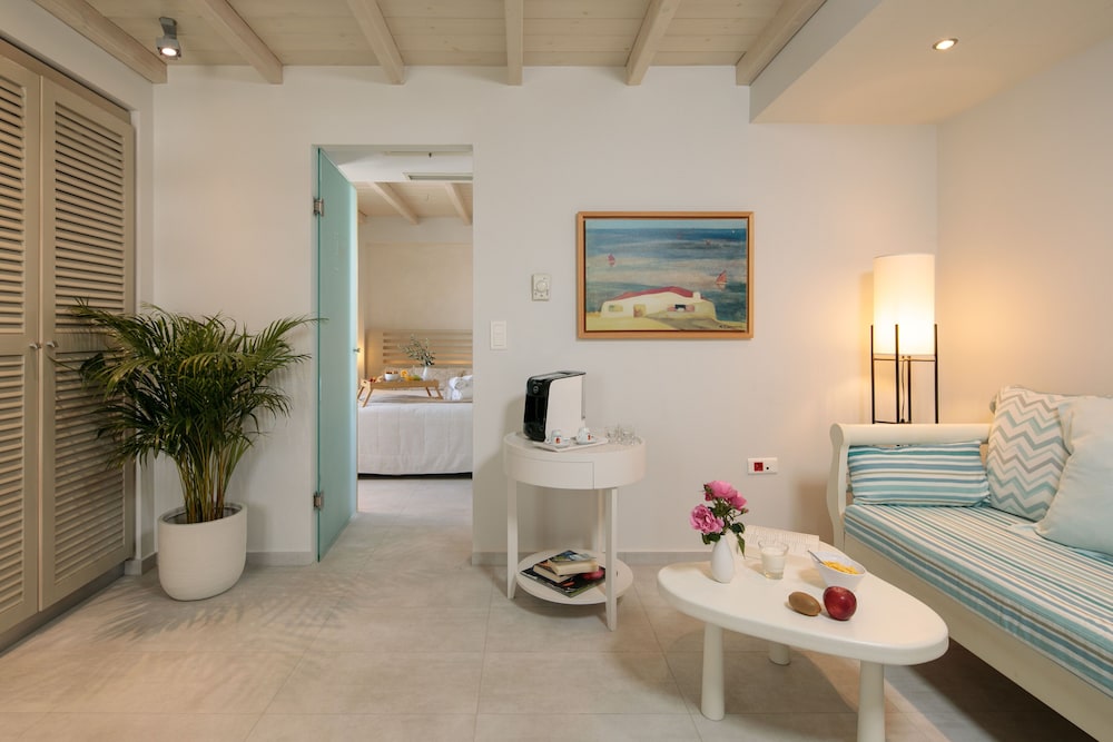 iria beach art hotel