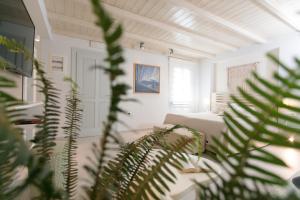 iria beach art hotel